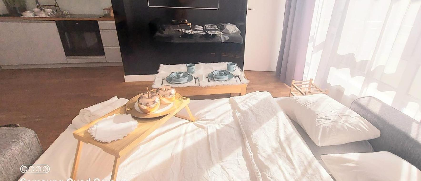 Apartment Miodowy Z Balkonem, Hustawka, Garazem I Faktura