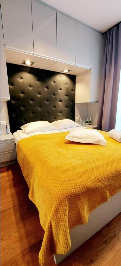 Apartment Miodowy Z Balkonem, Hustawka, Garazem I Faktura Rzeszow