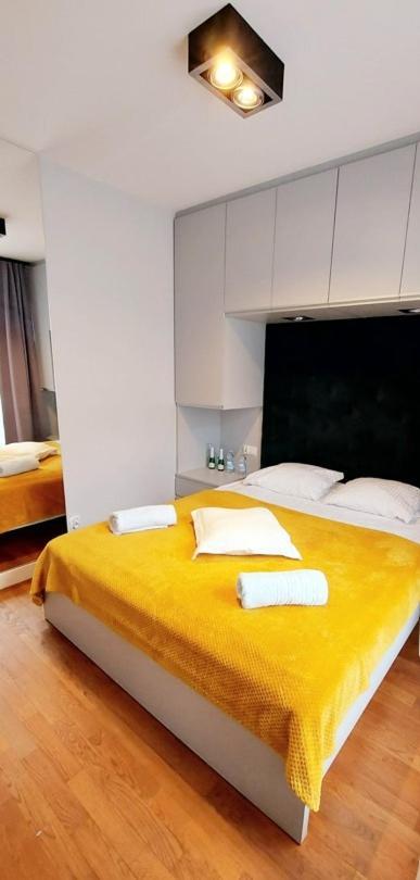 Apartment Miodowy Z Balkonem, Hustawka, Garazem I Faktura *