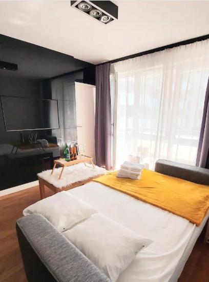 Apartment Miodowy Z Balkonem, Hustawka, Garazem I Faktura Rzeszow